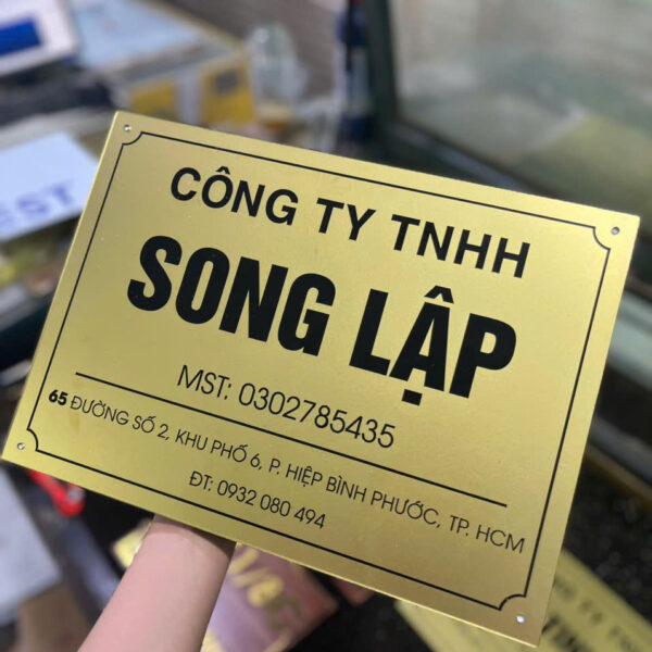 Biển tên công ty đẹp bien cong ty mica 10