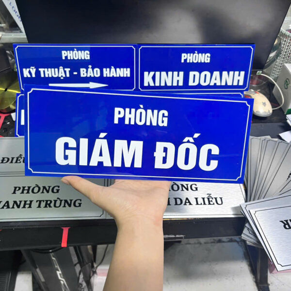 Biển tên công ty đẹp bien cong ty mica 12