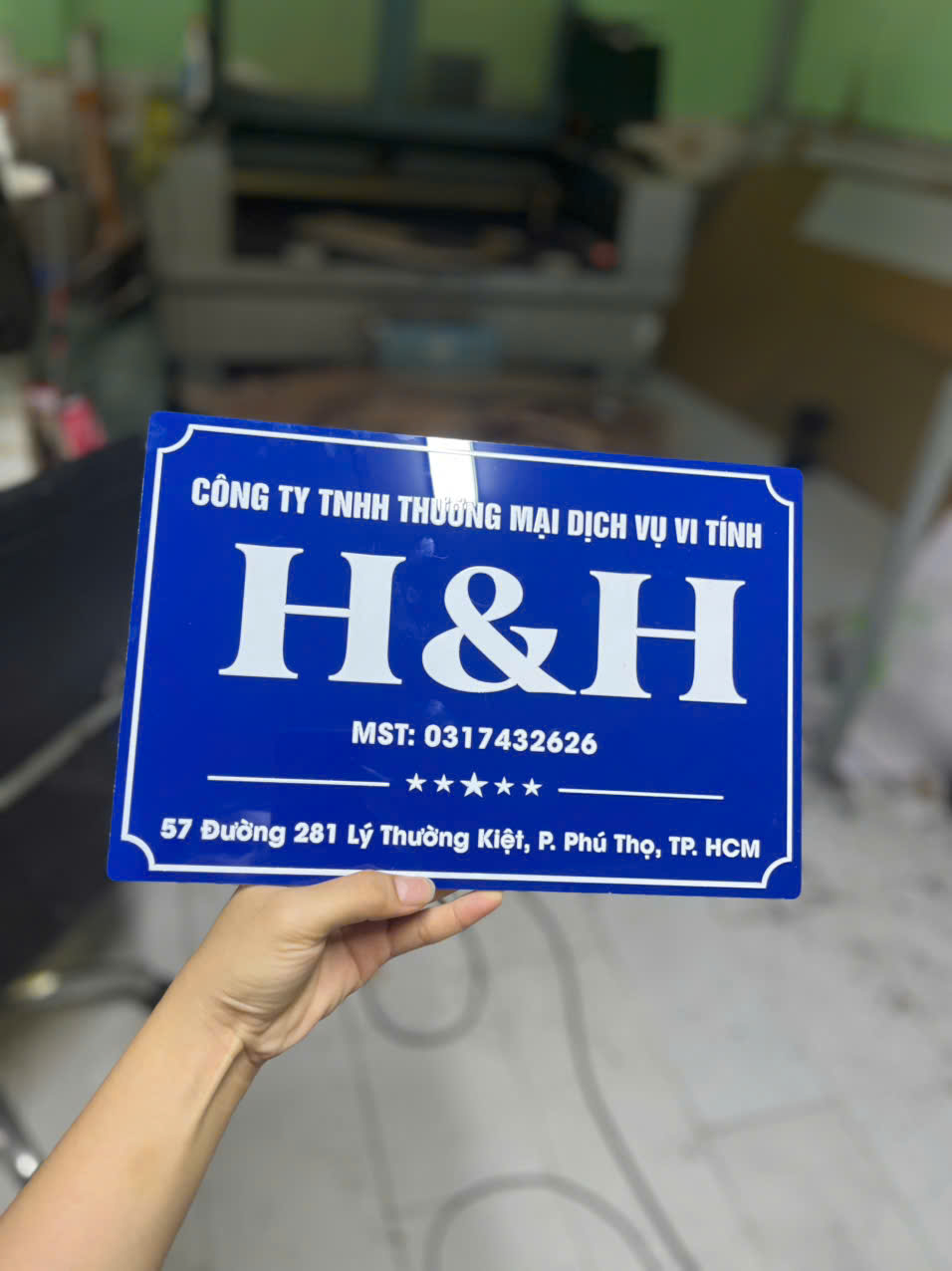 Làm Bảng Hiệu Công Ty bien cong ty mica 13