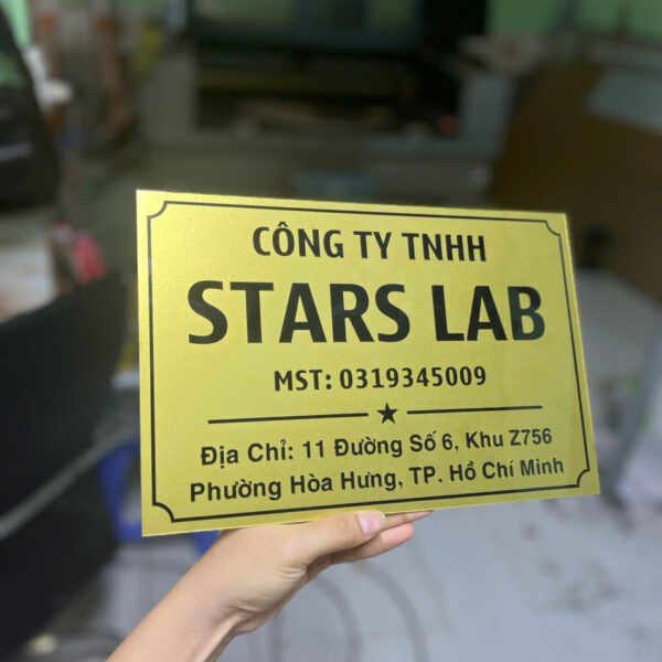 Biển tên công ty đẹp bien cong ty mica 14