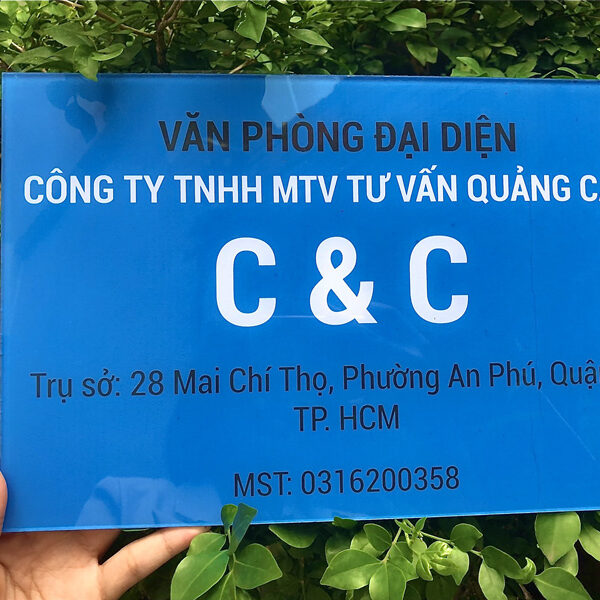 Biển tên công ty đẹp bien cong ty mica 19